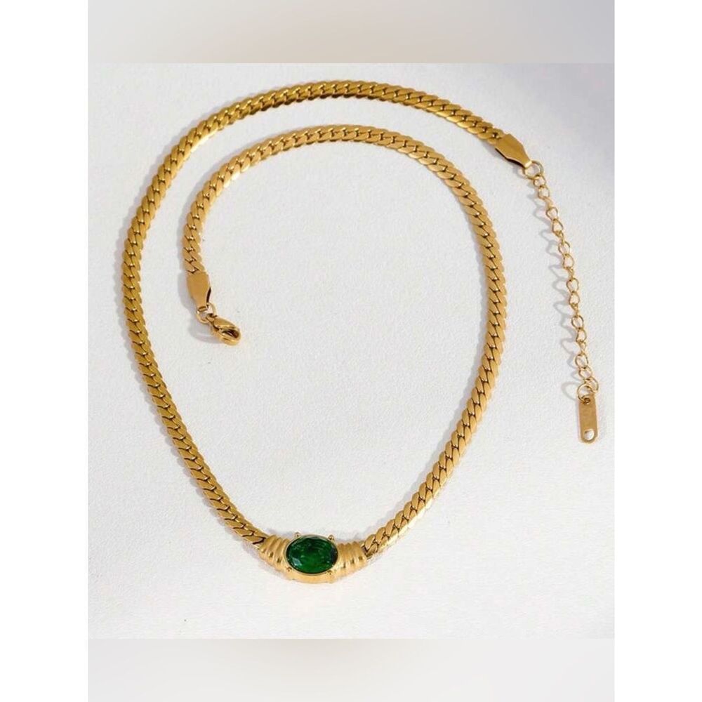 Vintage style Necklace with Green Stone A1960